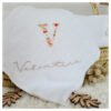 Lange blanc broderie initiale fleurie "Lou" – Image 9