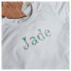 T-shirt enfant broderie mot fleuri “à personnaliser” – Image 4