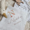 Lange blanc broderie initiale fleurie "Lou" – Image 20