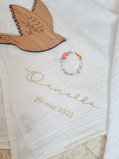 Lange blanc broderie initiale fleurie "Héloïse" – Image 10
