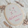 Cadre tambour à broder ovale broderie initiale fleurie "à personnaliser"