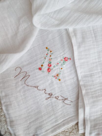 Lange blanc broderie initiale fleurie "Héloïse" – Image 11