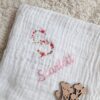 Lange blanc broderie initiale fleurie "Ana" – Image 11