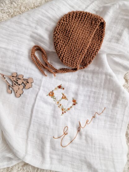 Lange blanc broderie initiale fleurie "Arthur" – Image 8
