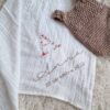 Lange blanc broderie initiale fleurie "Ana" – Image 9