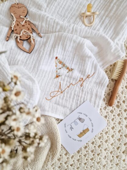 Lange blanc broderie initiale fleurie "Arthur" – Image 7