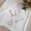 Lange blanc broderie initiale fleurie "Ana" – Image 3