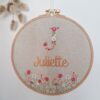 Cadre tambour à broder rond broderie initiale fleurie et fleurs "à personnaliser"