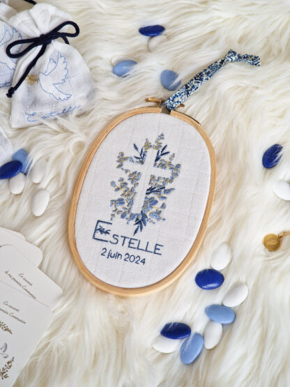 Cadre tambour à broder ovale broderie croix fleurie "à personnaliser"