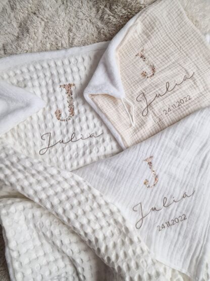 Lange blanc broderie initiale fleurie "Éloi" – Image 3