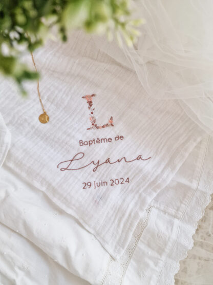 Lange blanc broderie initiale fleurie "Emma" – Image 2