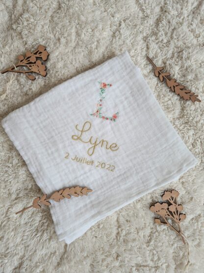 Lange blanc broderie initiale fleurie "Lyne" – Image 2