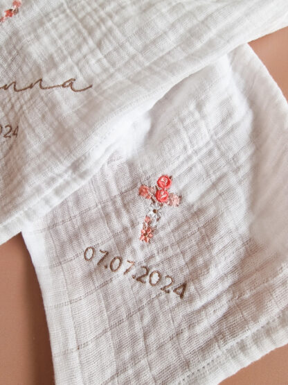 Lange blanc broderie initiale fleurie "Rose" – Image 4