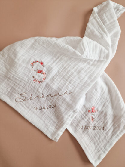 Lange blanc broderie initiale fleurie "Rose" – Image 3