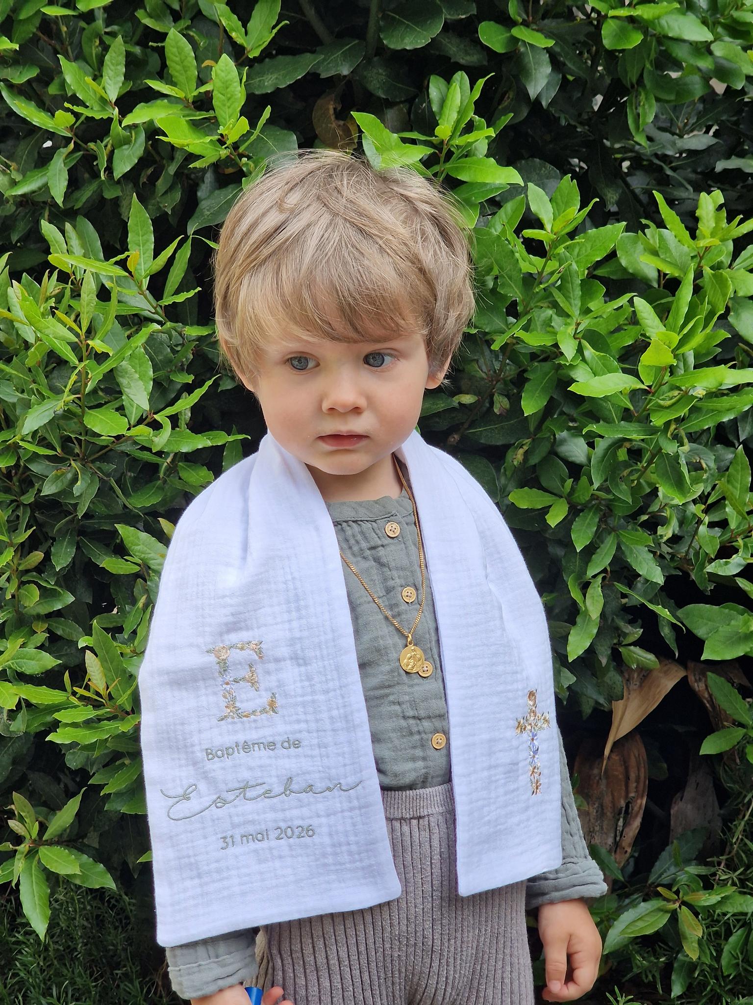 Écharpe Baptême broderie INITIALE / CROIX FLEURIE “à personnaliser”