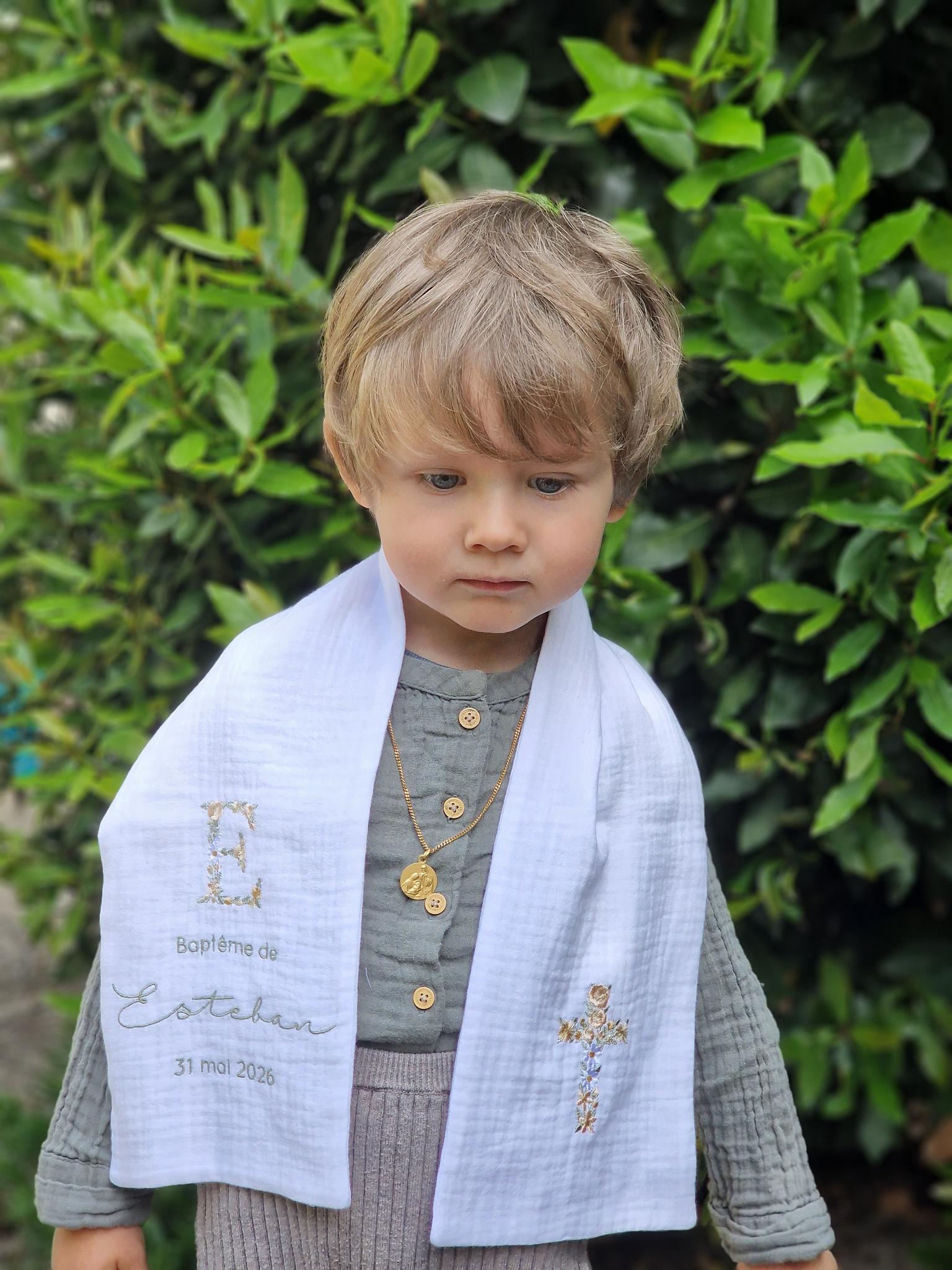Écharpe Baptême broderie INITIALE / CROIX FLEURIE "à personnaliser" – Image 4