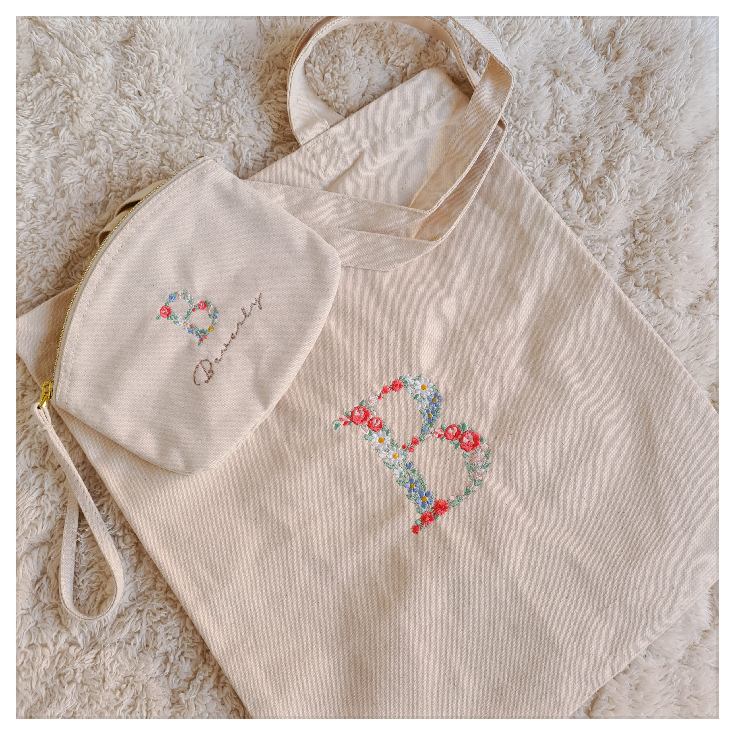 Sac tote bag broderie mot fleurie "à personnaliser" – Image 10