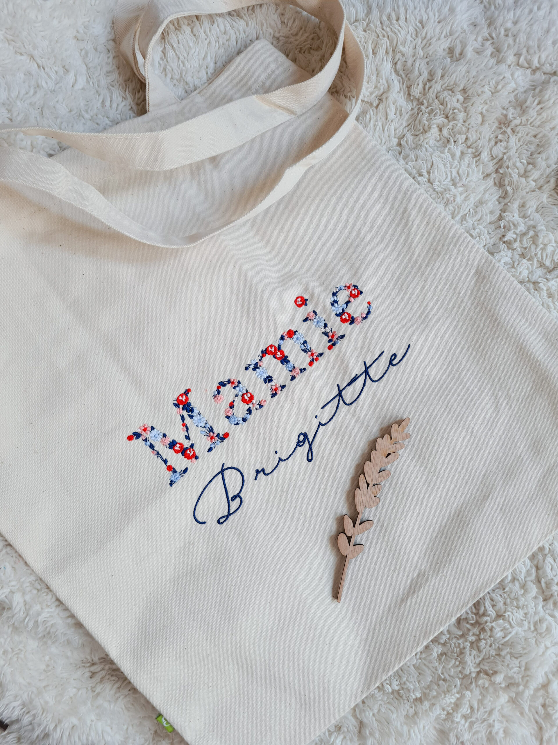 Sac tote bag broderie mot fleurie "à personnaliser" – Image 8