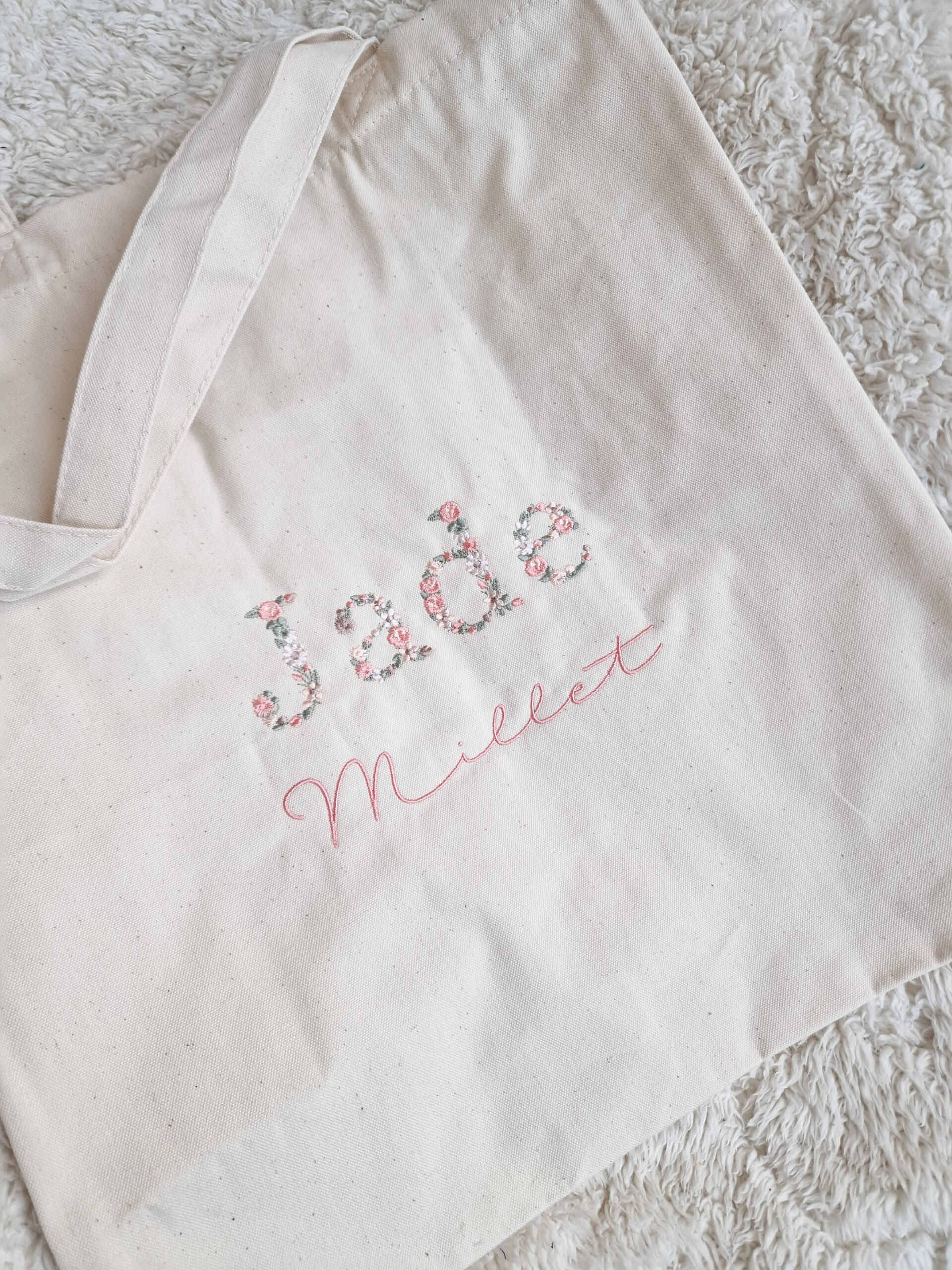 Sac tote bag broderie mot fleurie "à personnaliser" – Image 3