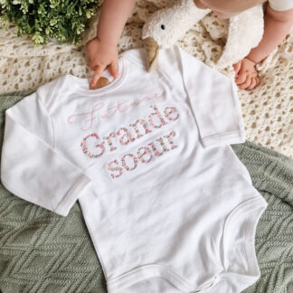 Body bébé blanc ANNONCE mots fleuris "à personnaliser”
