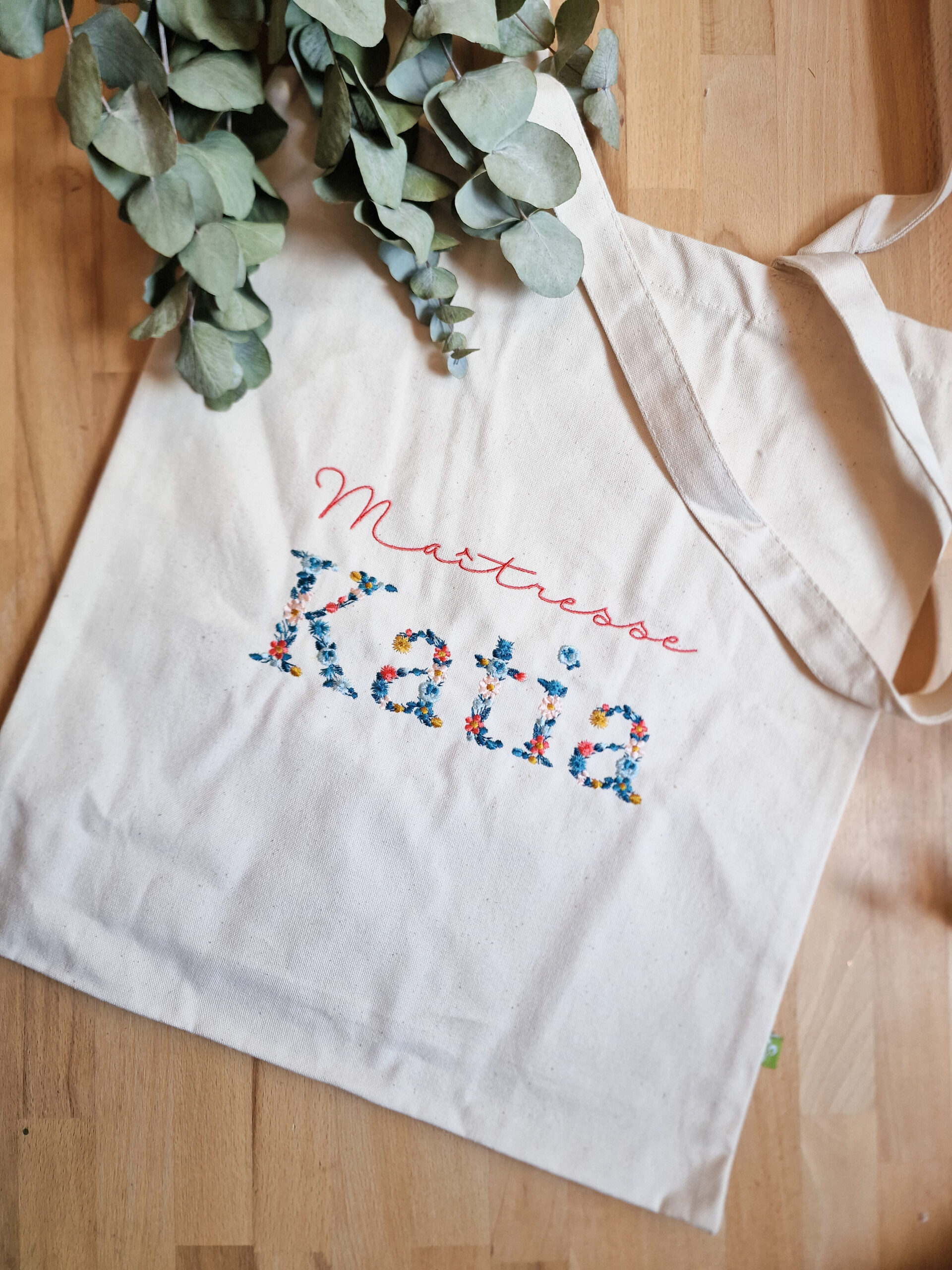 Sac tote bag broderie mot fleurie "à personnaliser"