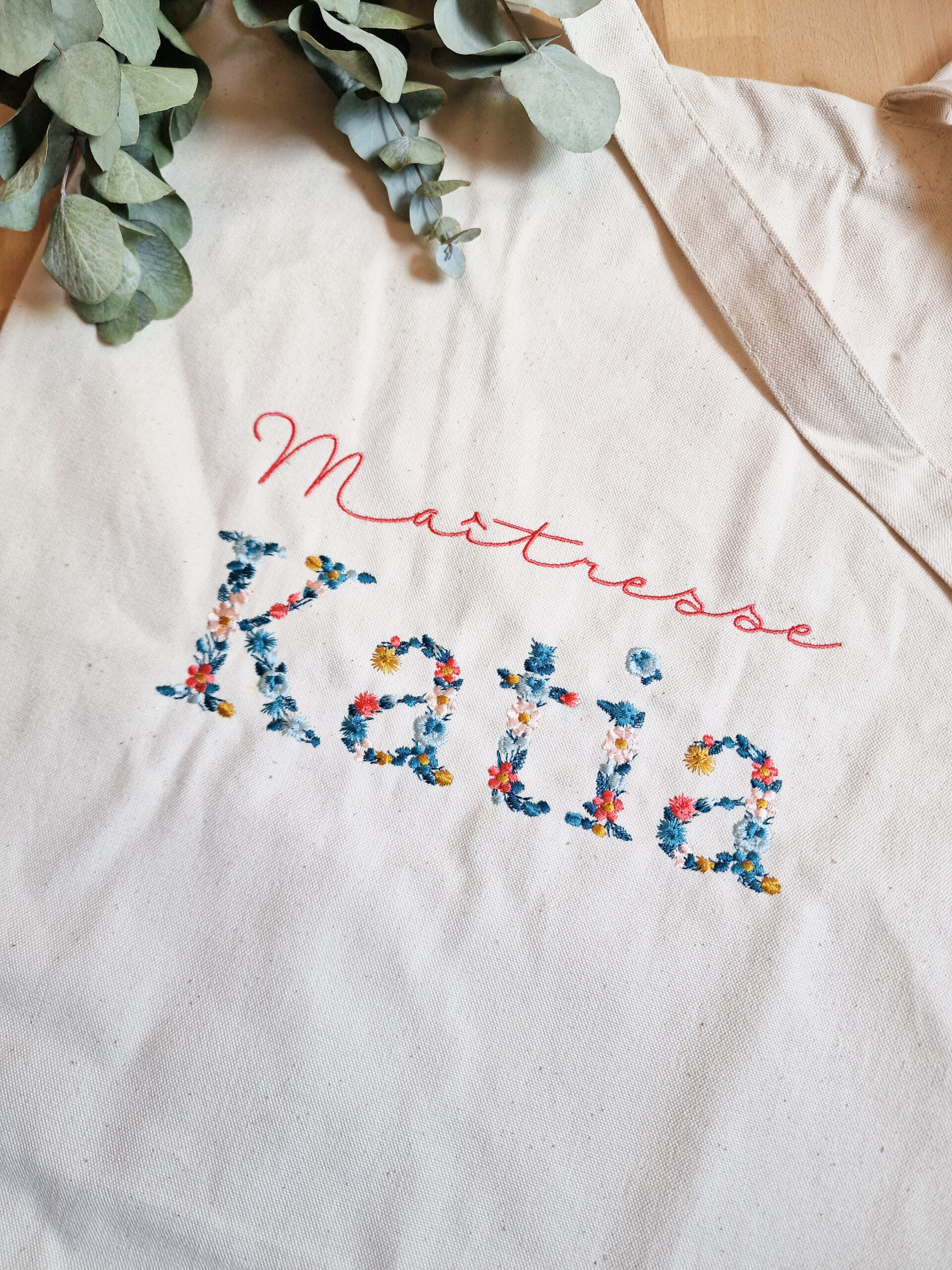 Sac tote bag broderie mot fleurie "à personnaliser" – Image 2